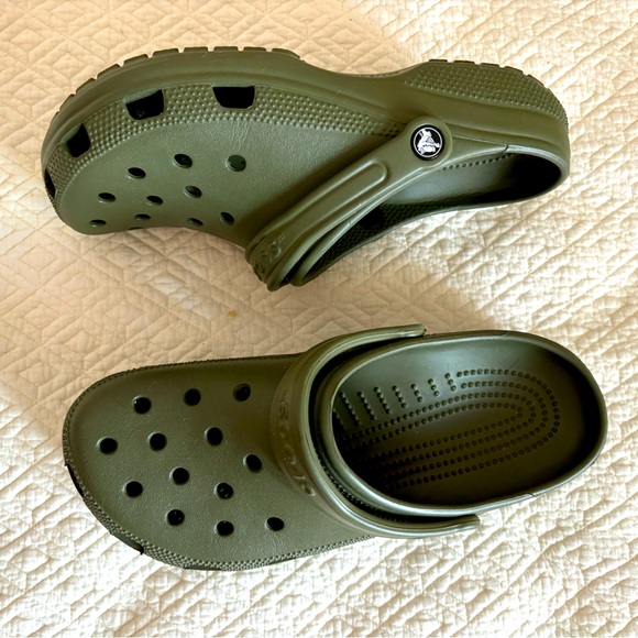 💚Military green Crocs. Only worn a few times. - Picture 1 of 5